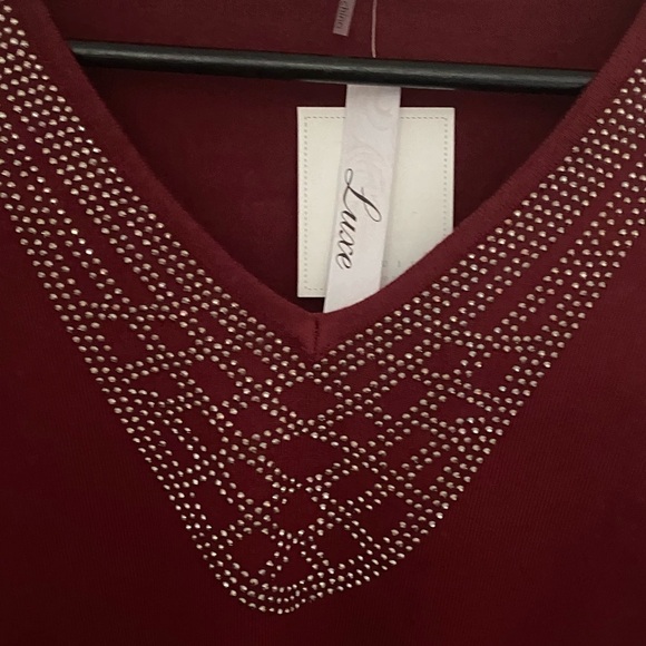 🆕 LIQUID by SIONI Stud Sweater. Burgundy. Sz. S. - Picture 3 of 6